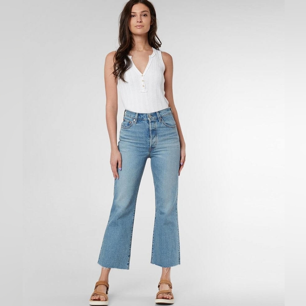 Levi's Ribcage Crop Flare Size 24